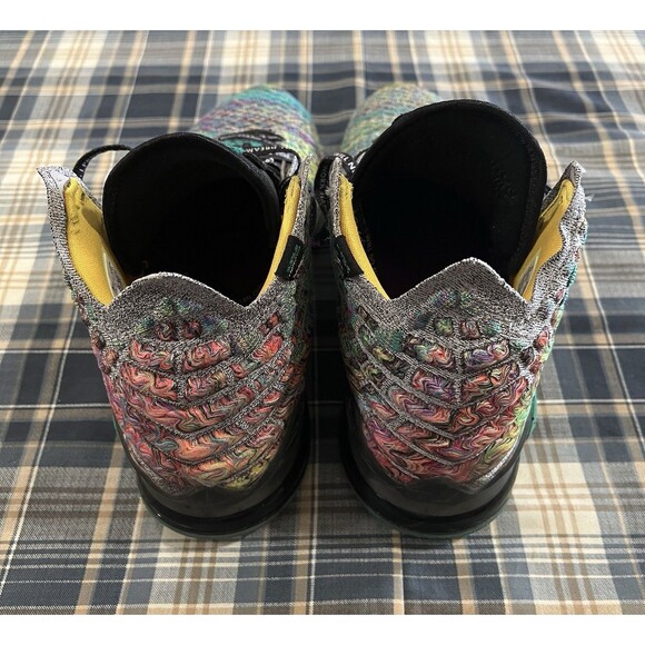 Athletic_Shoes